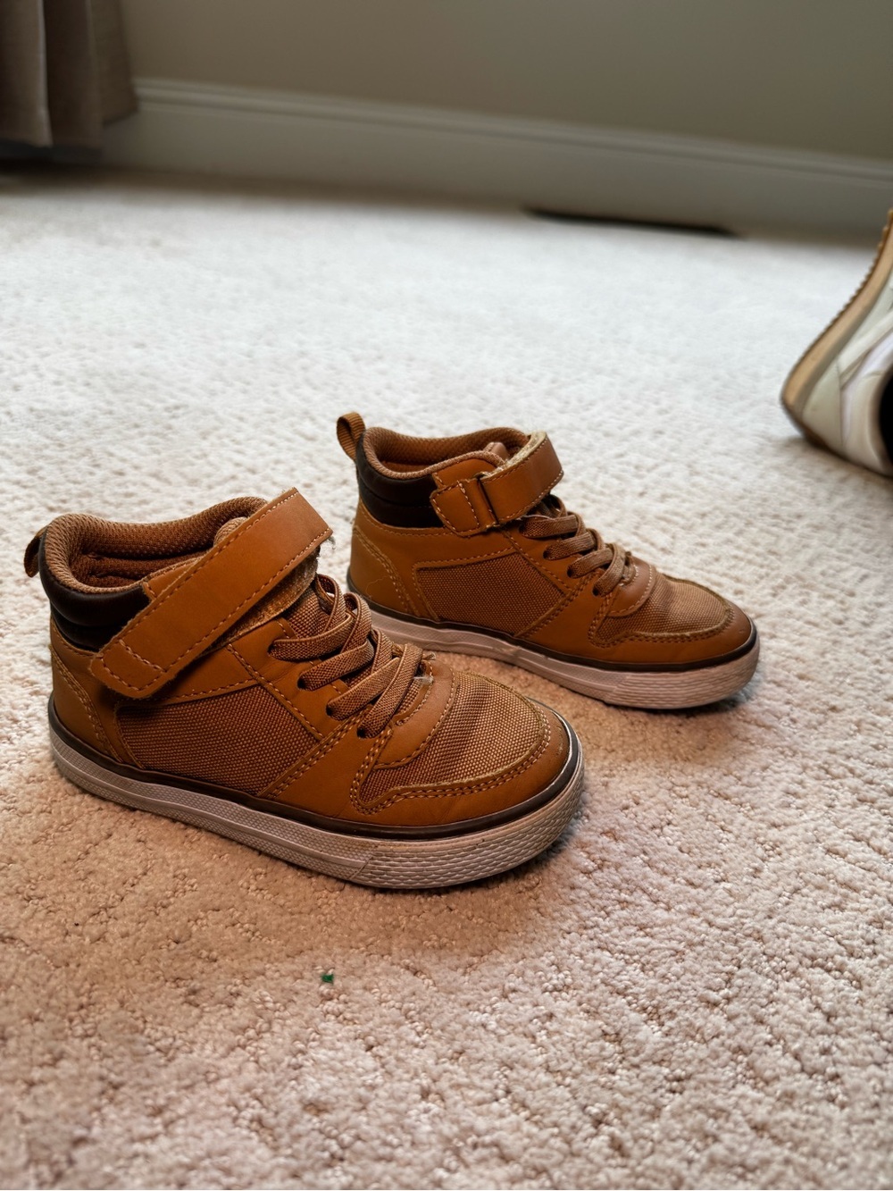 Toddler Casual Tan boots with Velcro - Picture 2 of 6